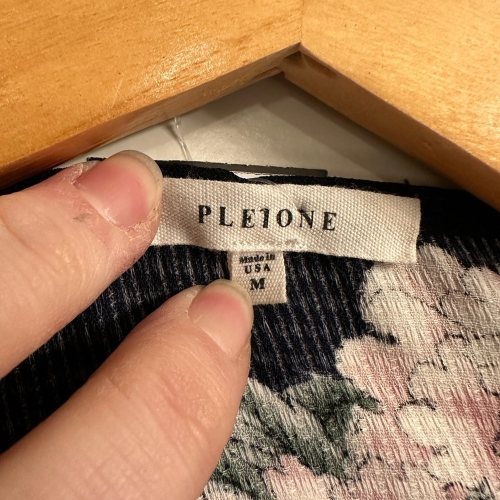 🔥 host pick!!!🔥 Pleione Anthroplogie M blue floral cardigan - Picture 3 of 3